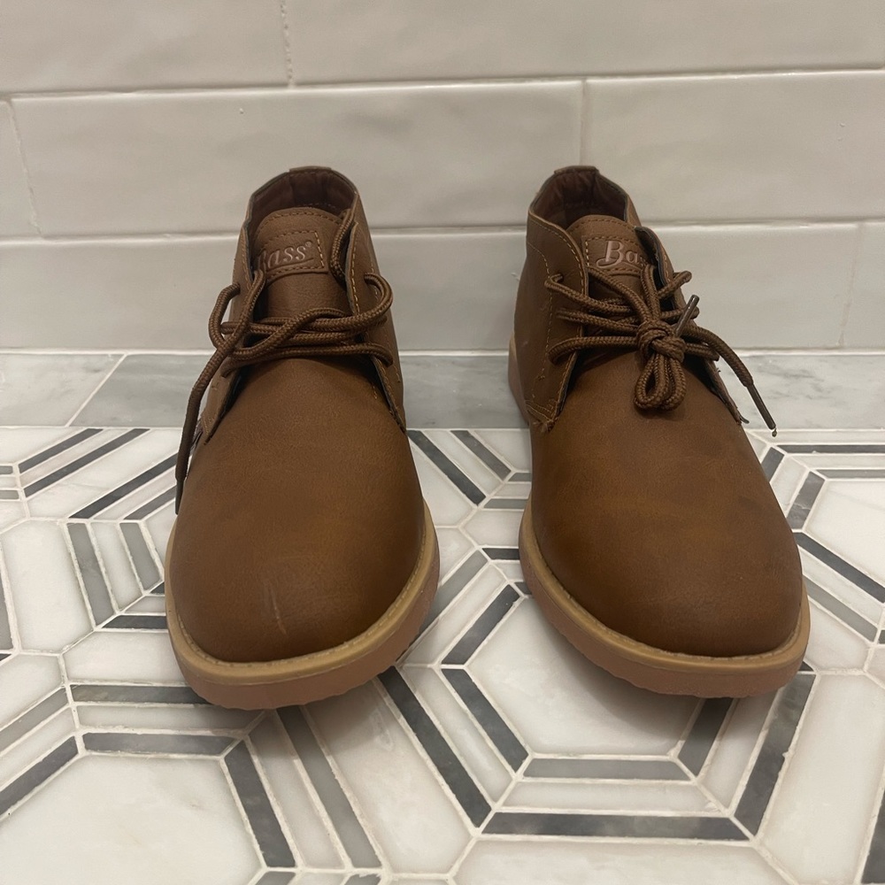 Only worn once- Mens GH Bass Shoe